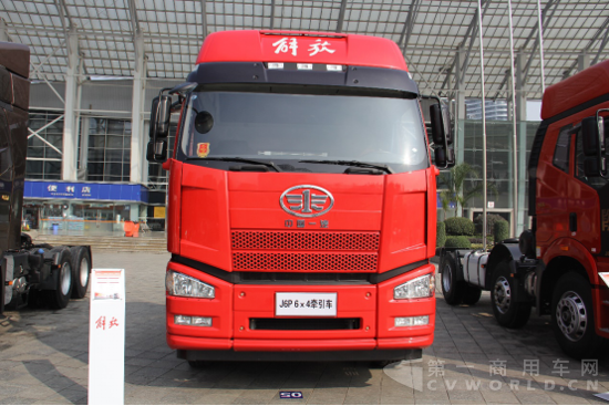 解放J6P 6×4牽引車，搭載錫柴13L 500馬力發(fā)動機.png