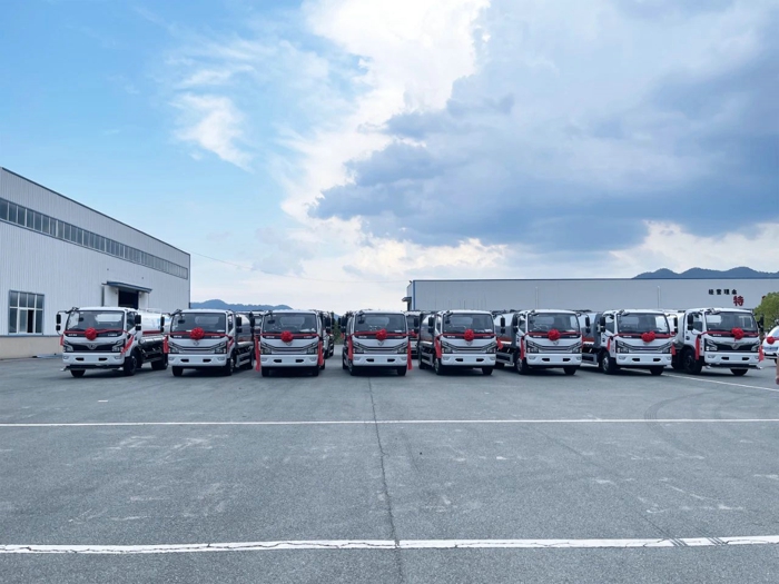 深圳東風(fēng)環(huán)衛(wèi)車批量交付，助力十堰建設(shè)綠色宜居城市！1.jpg