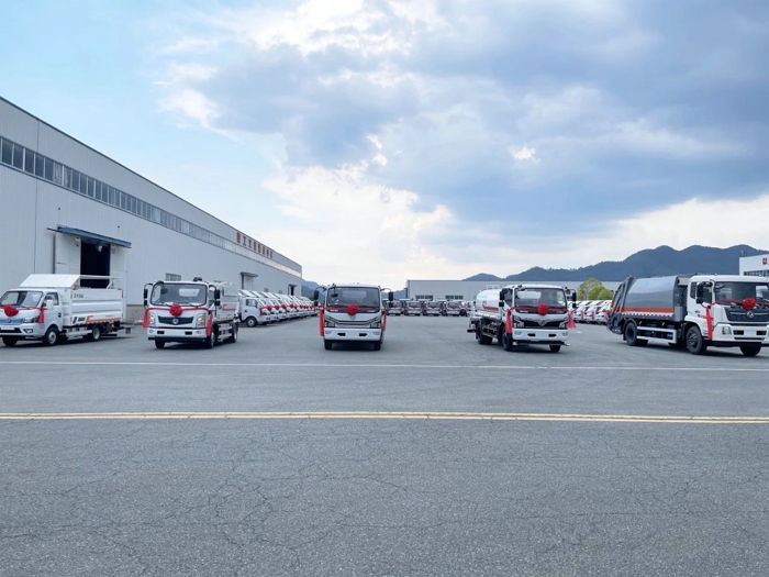 深圳東風(fēng)環(huán)衛(wèi)車批量交付，助力十堰建設(shè)綠色宜居城市！8.jpg