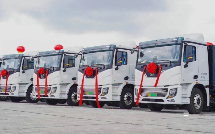 徐工400度純電動(dòng)牽引車2.jpg