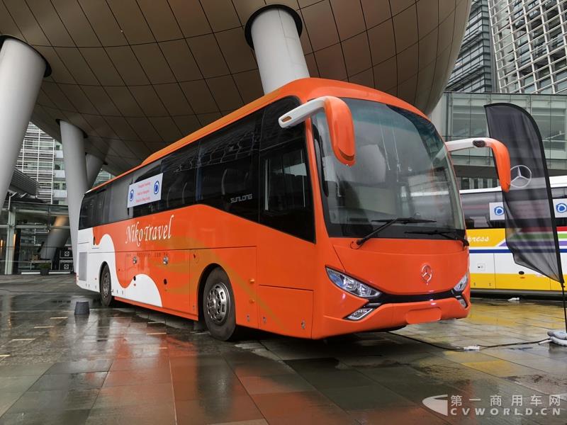 申龍SLK6116HKB歐六柴油客車，全部采用奔馳底盤