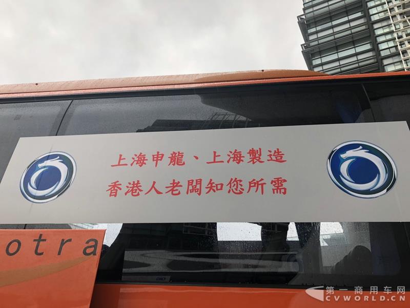 申龍SLK6116HKB歐六柴油客車，全部采用奔馳底盤