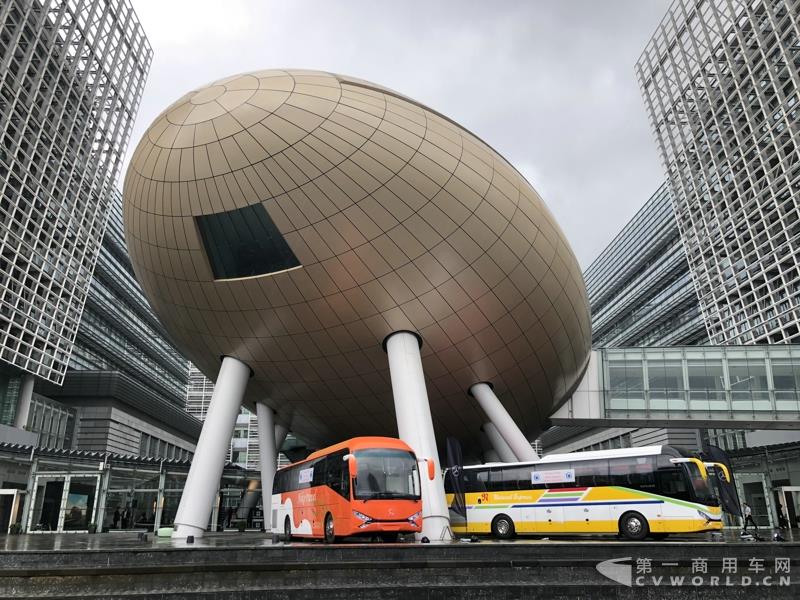 申龍SLK6116HKB歐六柴油客車，全部采用奔馳底盤