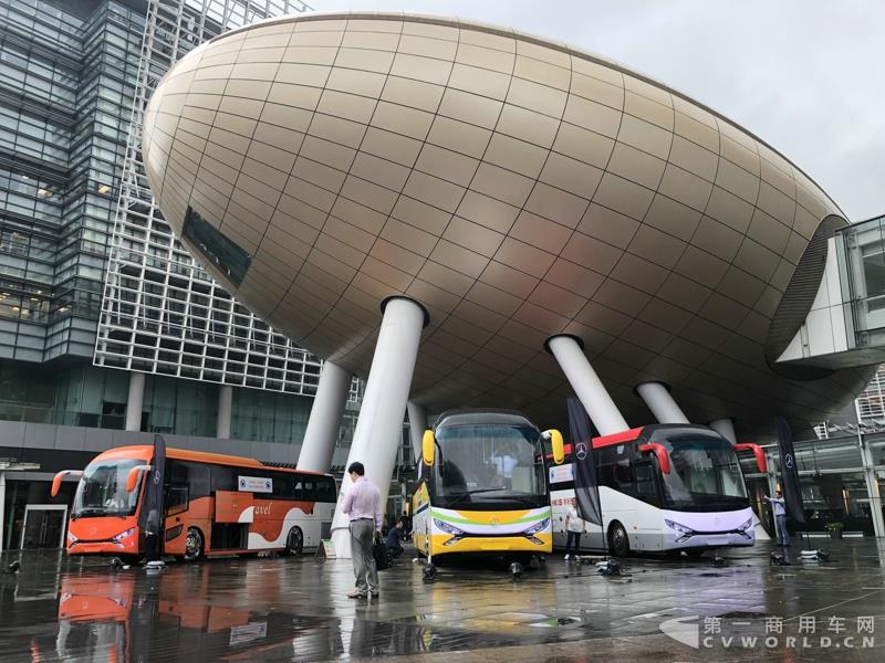 申龍SLK6116HKB歐六柴油客車，全部采用奔馳底盤